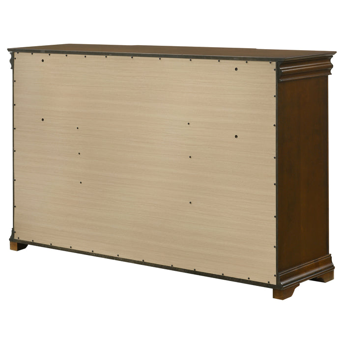 Garland Dresser