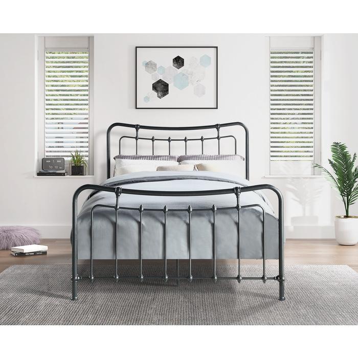 Engleside Queen Platform Bed